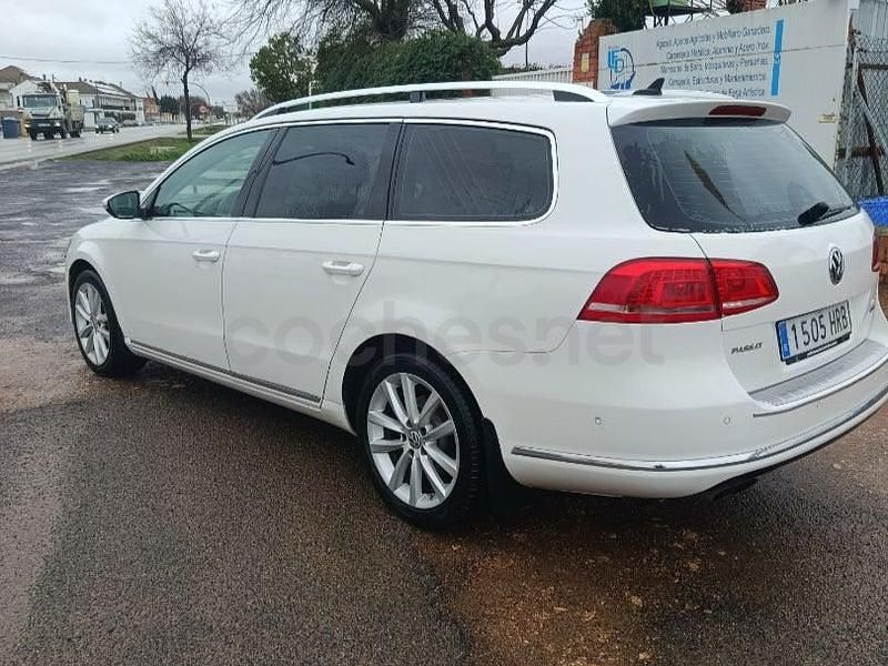 Usado VW Passat Alltrack 140 CV (102 kW) 2013 Blanco Familiar
