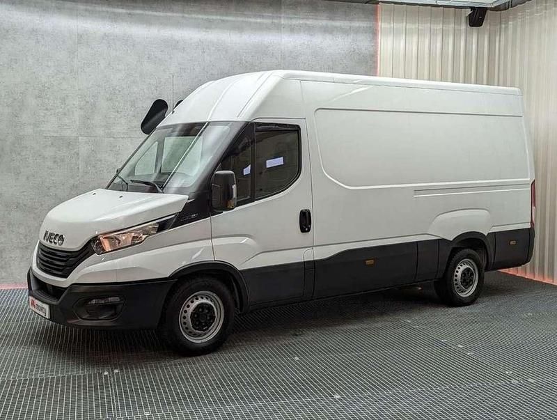 Blanco Usado 2022 Iveco Daily Van | 21.990 € (Precio justo) - Imagen 1/4