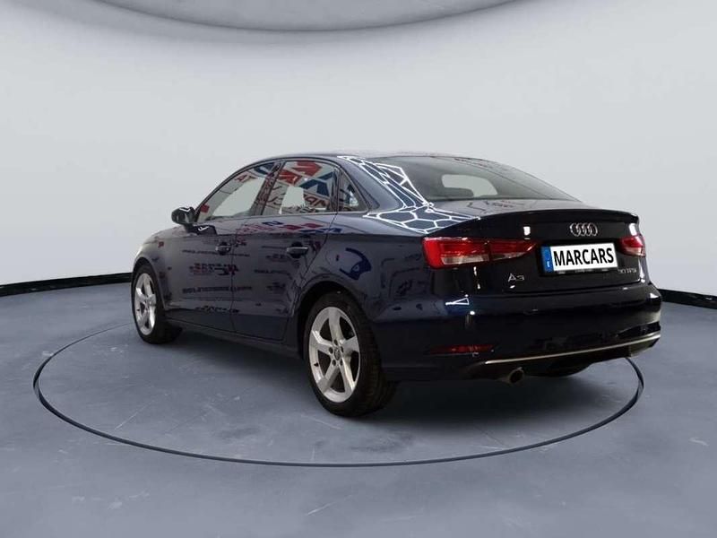Usado Audi A3 Design 116 CV (85 kW) 2019 Azul Berlina