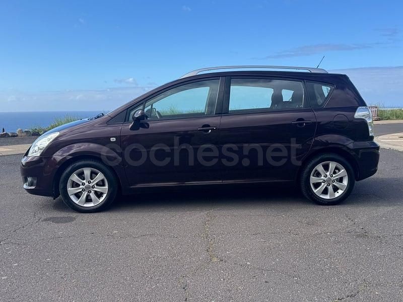 Usado Toyota Corolla Verso Sol 129 CV (94 kW) 2009 Violeta / lila Monovolumen