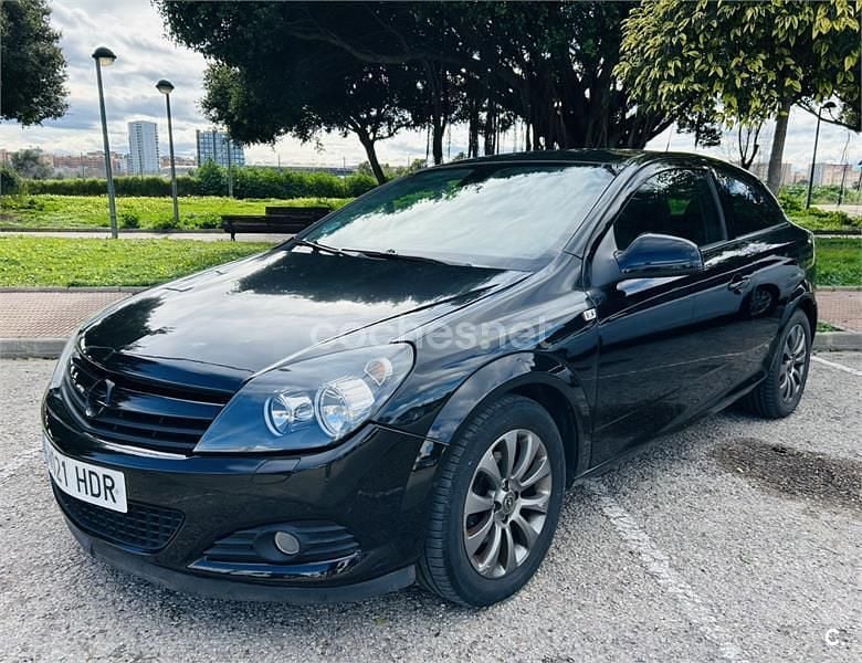 Usado Opel Astra GTC 90 CV (66 kW) 2011 Negro Berlina