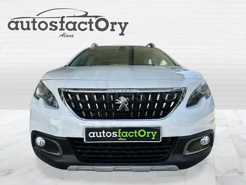 Usado Peugeot 2008 Allure 110 CV (80 kW) 2016 Blanco SUV