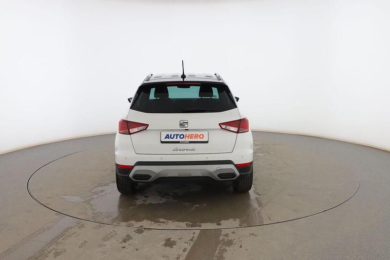 Usado Seat Arona Xperience 110 CV (80 kW) 2022 Blanco SUV