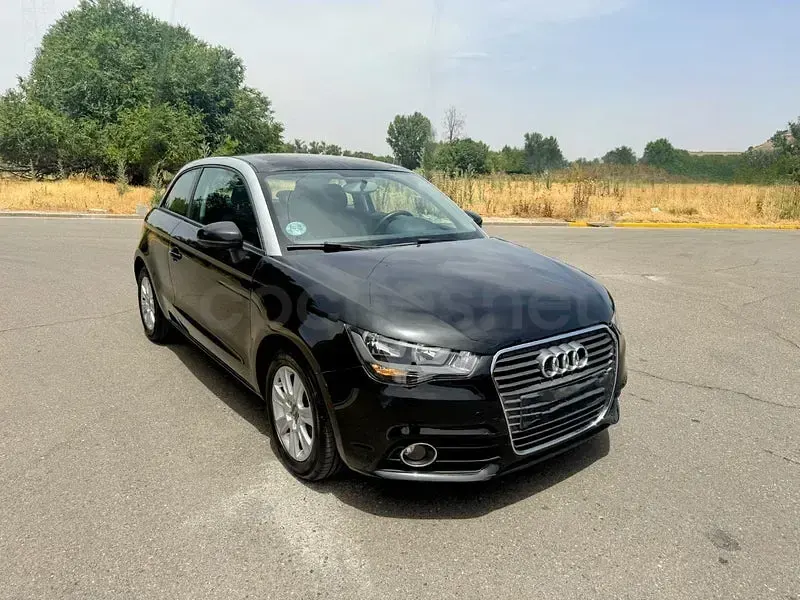 Usado Audi A1 Attraction 86 CV (63 kW) 2012 Negro Utilitario