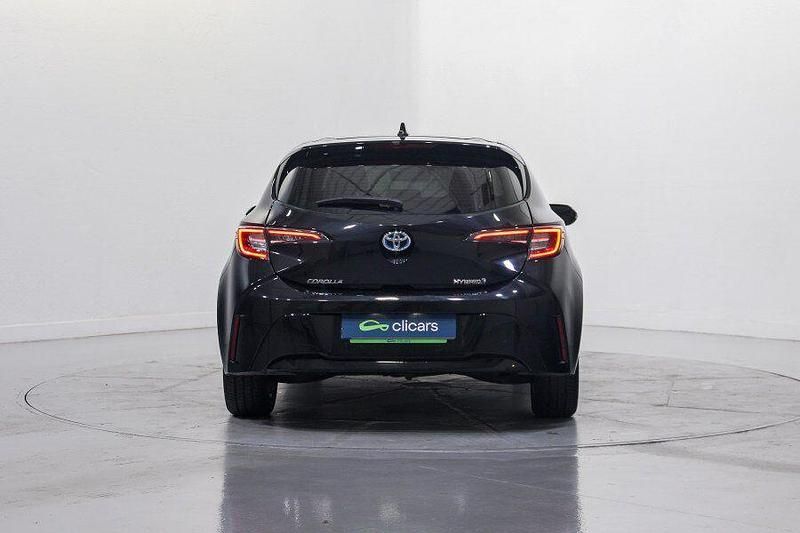 Usado Toyota Corolla Active 122 CV (89 kW) 2019 Negro Berlina