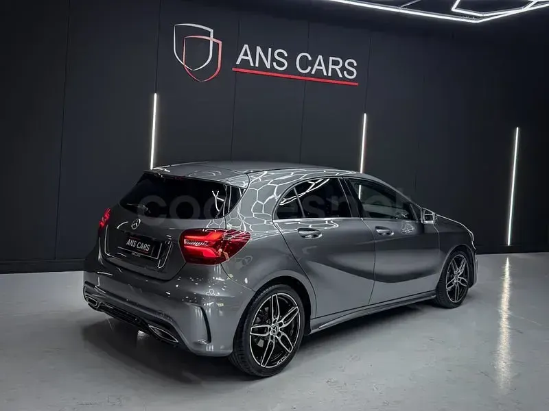 Usado Mercedes A180 136 CV (100 kW) 2018 Gris / plata Berlina