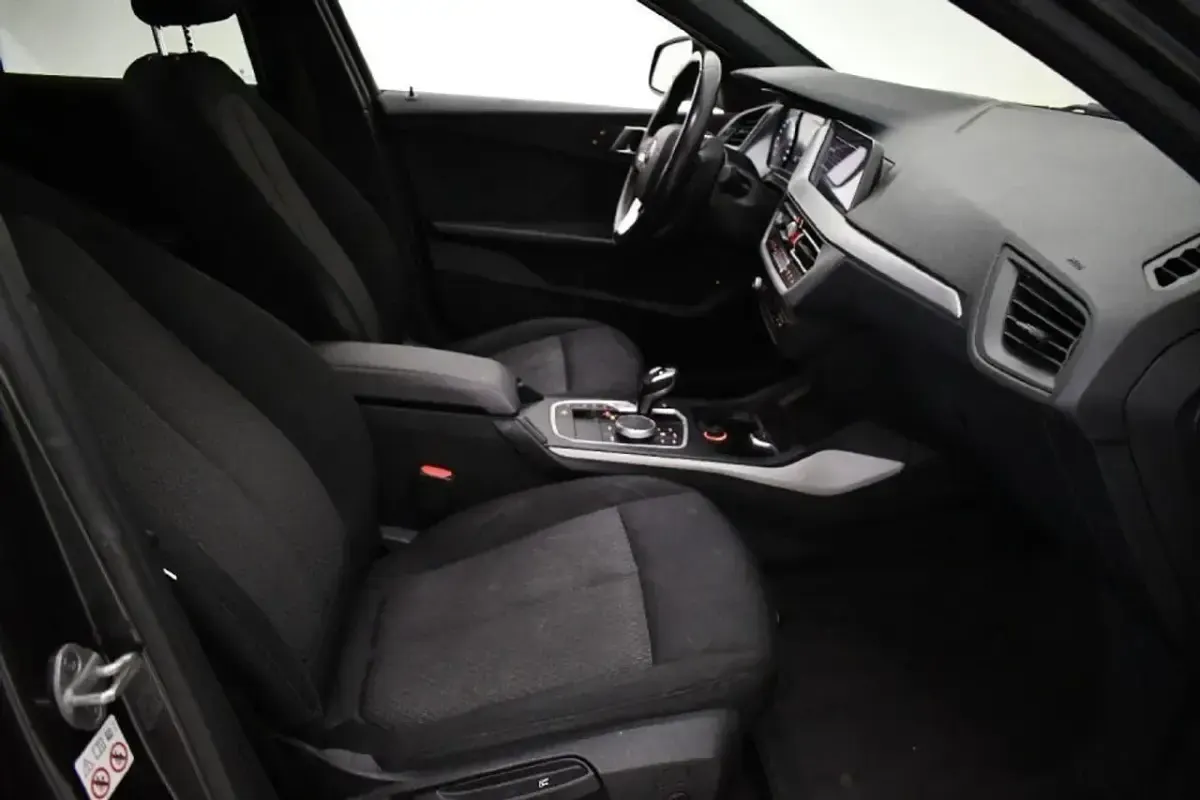 Usado BMW 116 Comfort Edition 116 CV (85 kW) 2021 Gris Utilitario