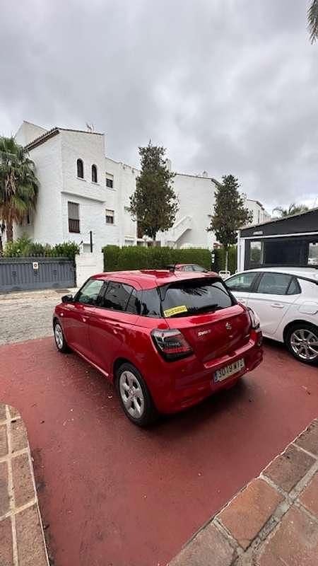 Usado Suzuki Swift 83 CV (61 kW) 2024 Rojo Utilitario