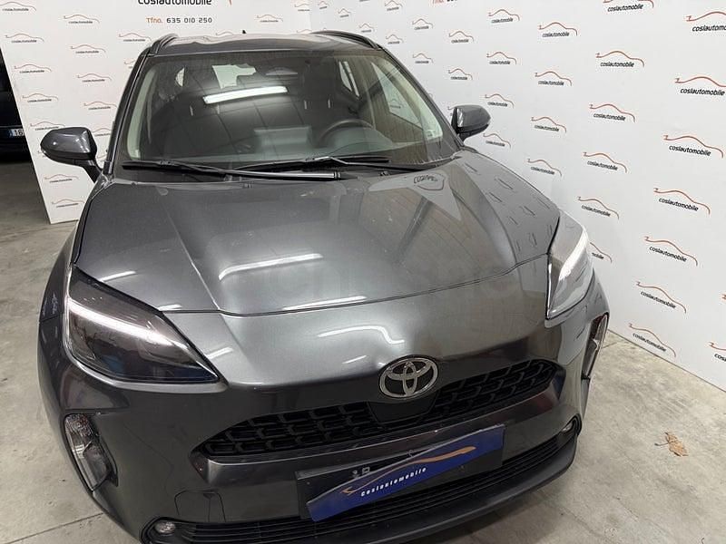 Usado Toyota Yaris Cross 116 CV (85 kW) 2025 Gris / plata SUV