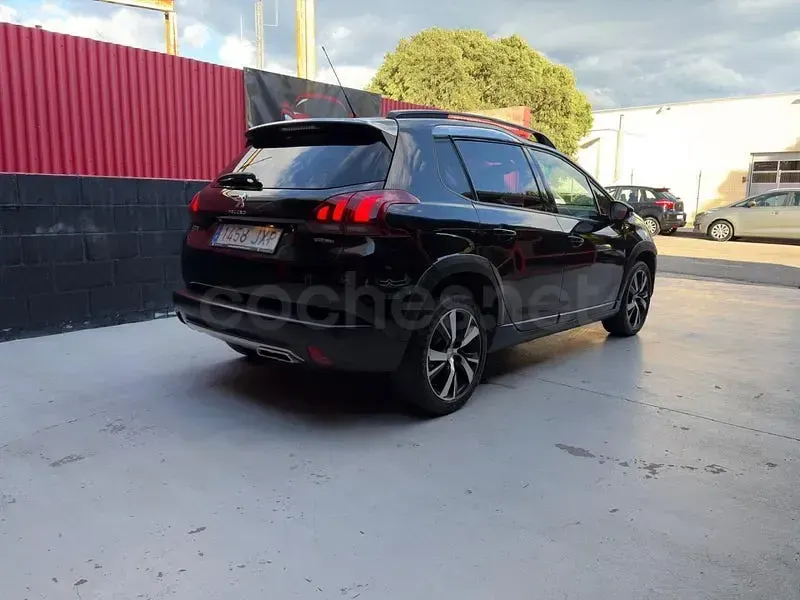 Usado Peugeot 2008 GT-line 120 CV (88 kW) 2017 Negro SUV