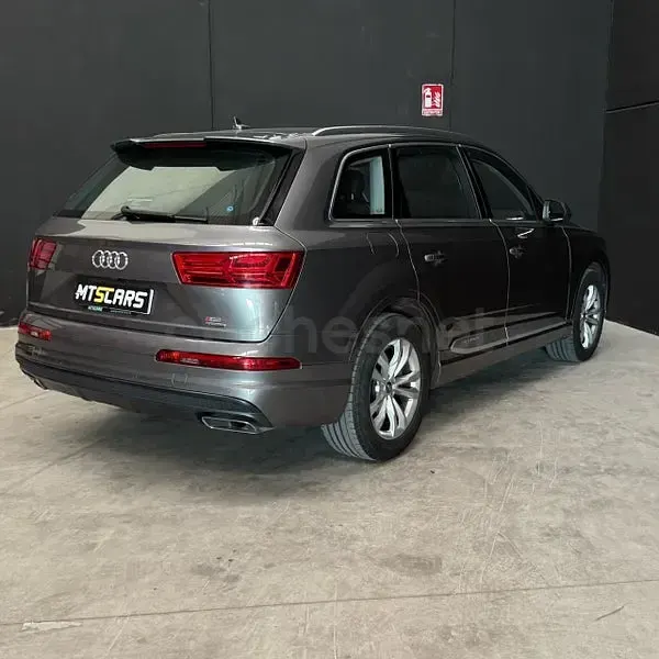 Usado Audi Q7 218 CV (160 kW) 2016 Gris / plata SUV