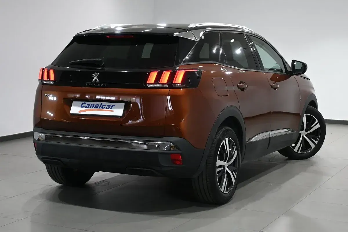 Usado Peugeot 3008 Allure 150 CV (110 kW) 2017 Marrón SUV