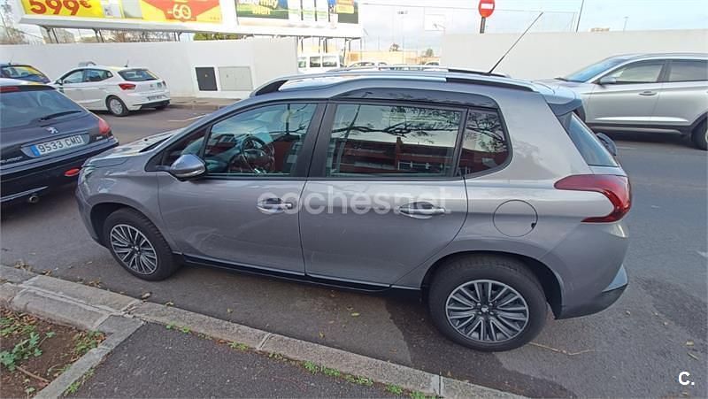 Usado Peugeot 2008 Style 82 CV (60 kW) 2018 Gris / plata SUV