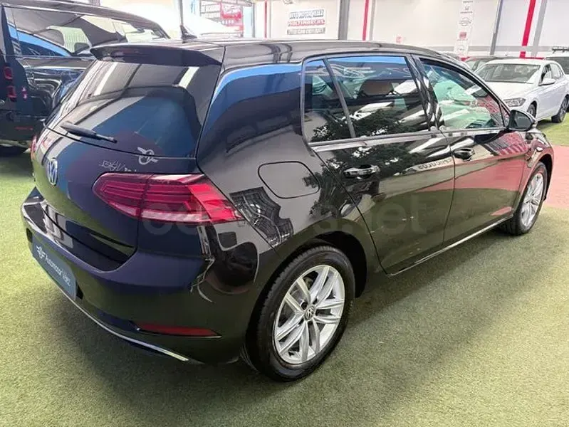 Usado VW Golf VII Advance 125 CV (91 kW) 2017 Negro Berlina