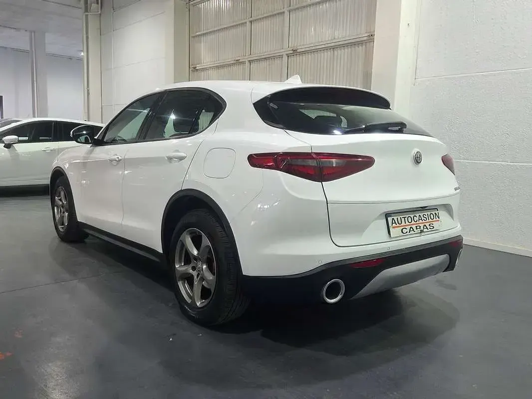 Usado Alfa Romeo Stelvio 150 CV (110 kW) 2017 Blanco SUV