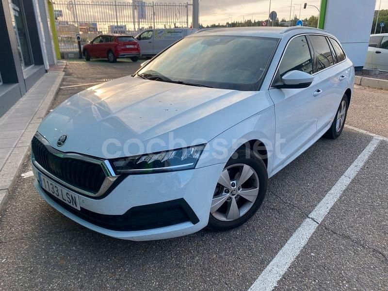 Blanco Usado 2021 Skoda Octavia Familiar | 14.499 € (Precio justo) - Imagen 1/4