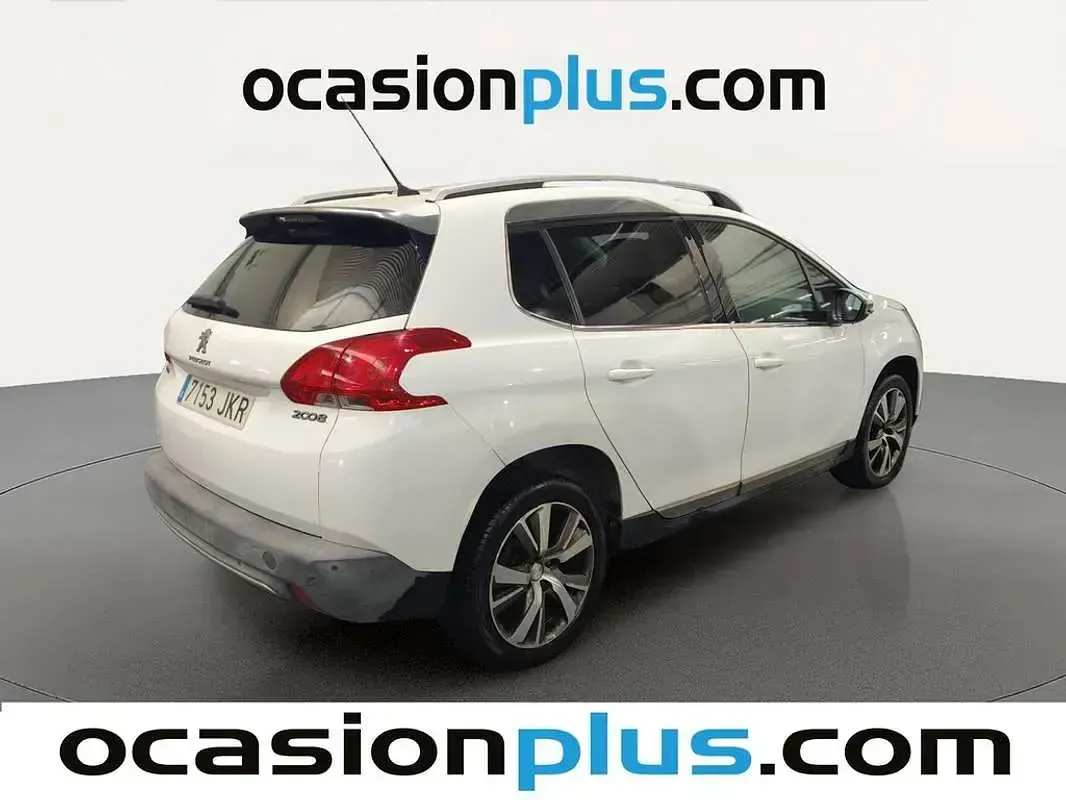 Usado Peugeot 2008 Allure 110 CV (80 kW) 2015 Blanco SUV