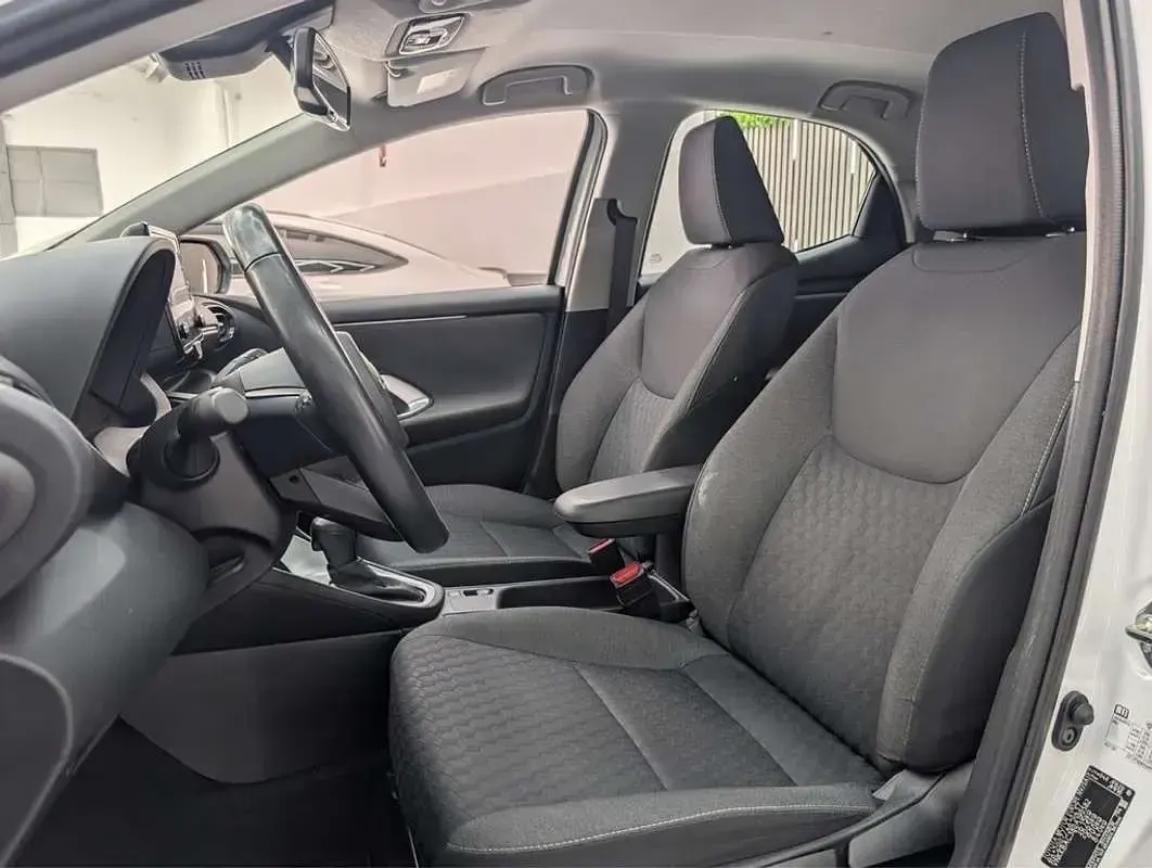 Usado Toyota Yaris Business Edition 116 CV (85 kW) 2022 Blanco Utilitario