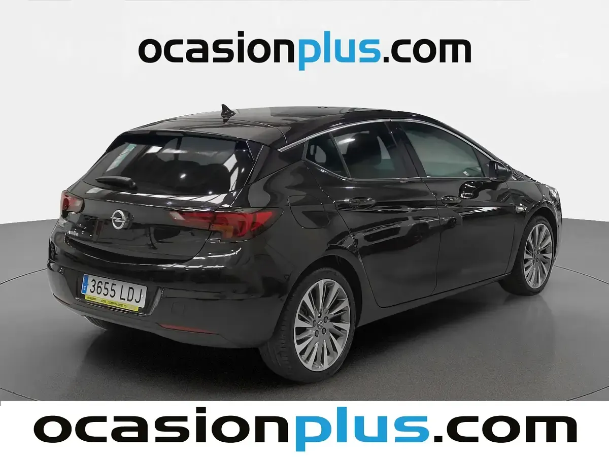 Usado Opel Astra Elegance 145 CV (106 kW) 2019 Negro