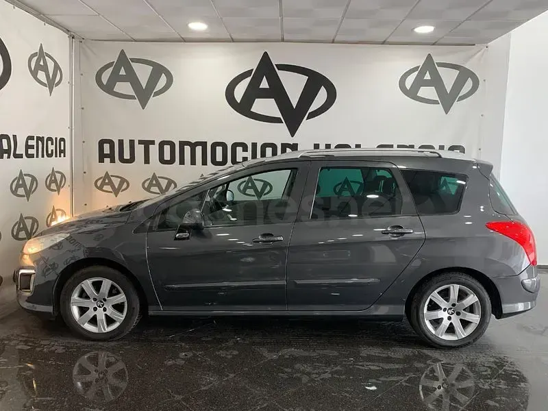 Usado Peugeot 308 SW Active 115 CV (84 kW) 2013 Gris / plata Familiar