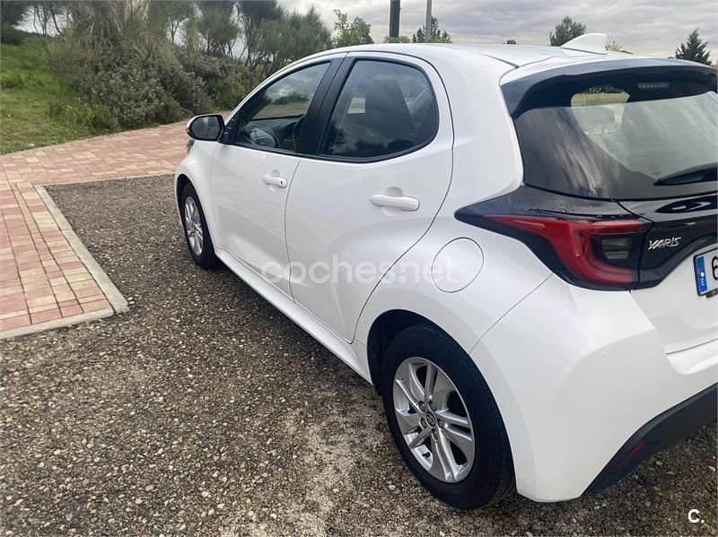 Usado Toyota Yaris 125 CV (91 kW) 2021 Blanco Utilitario