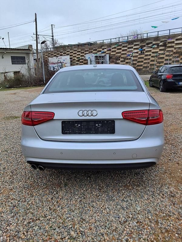 Usado Audi A4 150 CV (110 kW) 2014 Gris plata