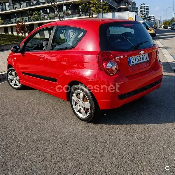 Usado Chevrolet Aveo LS 84 CV (61 kW) 2010 Rojo Berlina