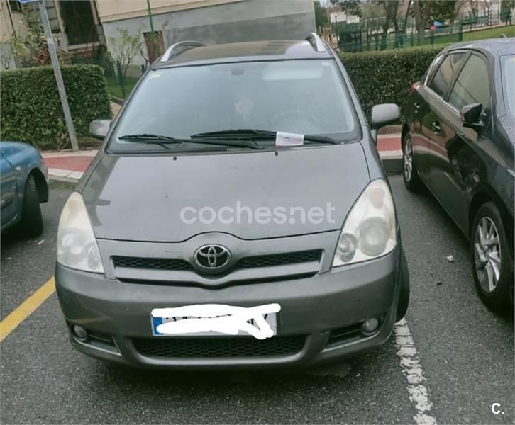 Usado Toyota Corolla Verso Luna 116 CV (85 kW) 2005 Gris / plata Monovolumen