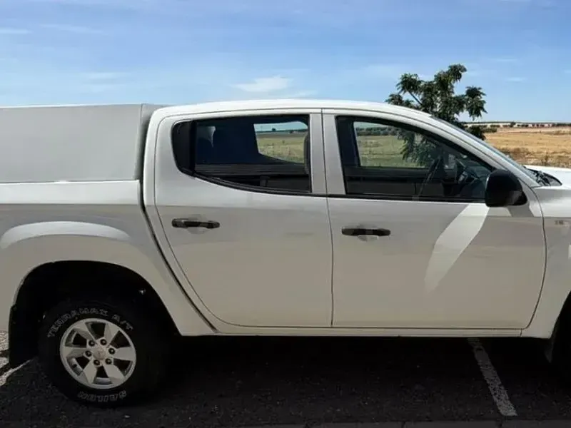 Usado Mitsubishi L200 150 CV (110 kW) 2020 Blanco Pickup/Camioneta