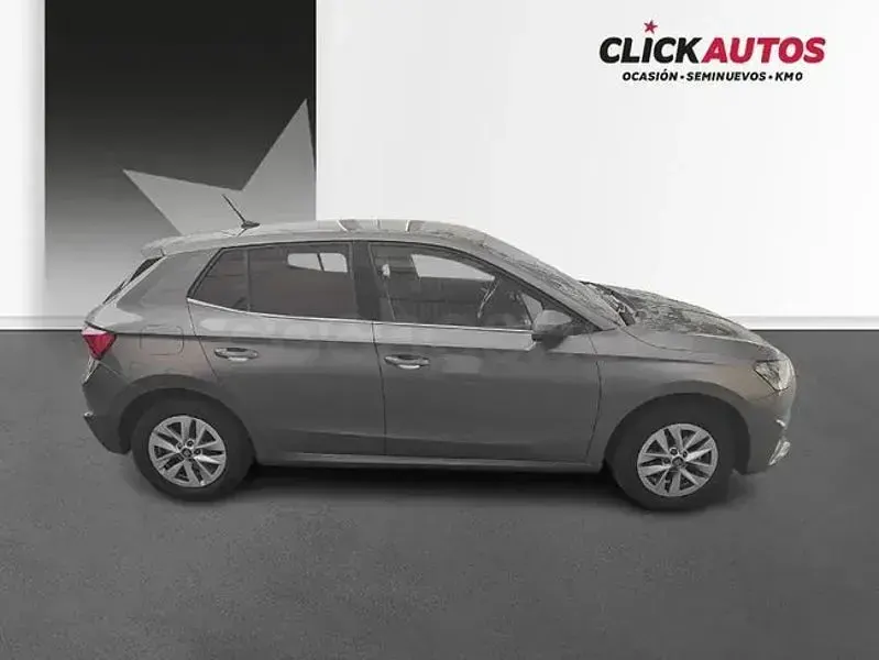 Usado Skoda Fabia Selection 95 CV (69 kW) 2025 Gris / plata Utilitario