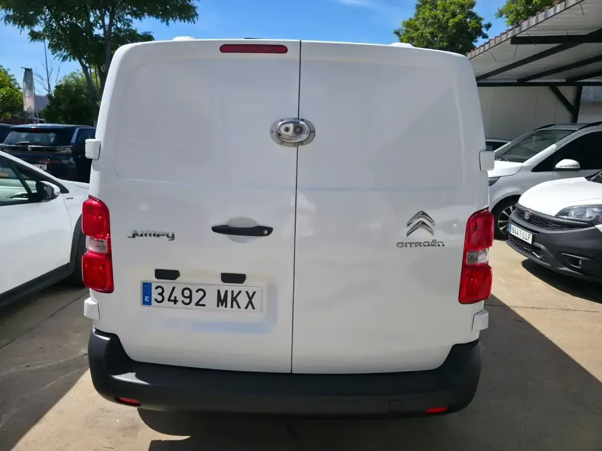 Usado Citroën Jumpy 102 CV (75 kW) 2023 Blanco Monovolumen