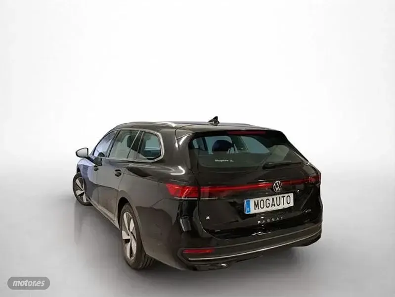 Usado VW Passat Business 150 CV (110 kW) 2024 Negro Familiar
