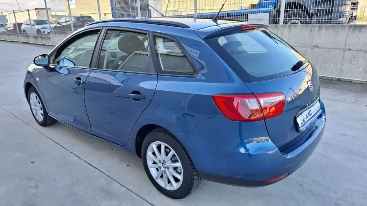 Usado Seat Ibiza ST Reference 86 CV (63 kW) 2014 Azul Familiar