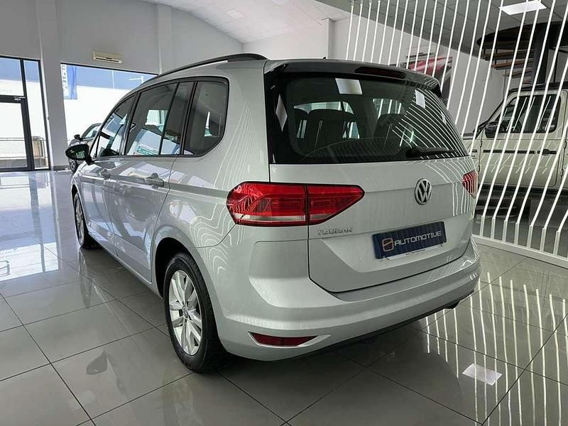 Usado VW Touran Business 110 CV (80 kW) 2019 Gris Monovolumen