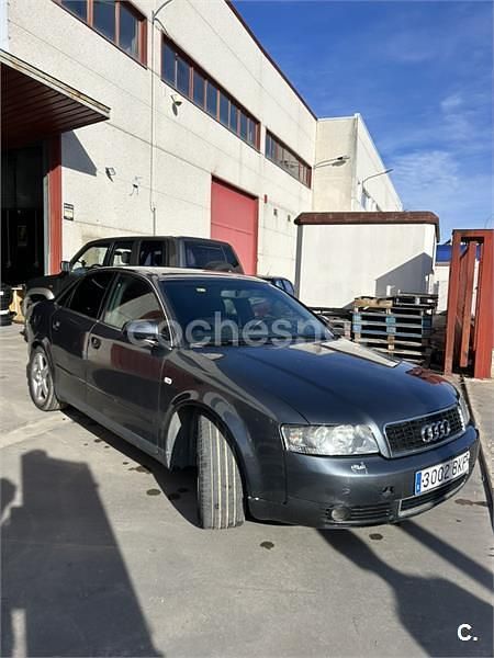 Usado Audi A4 180 CV (132 kW) 2001 Gris / plata Berlina