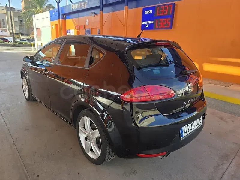 Usado Seat Leon Stylance 125 CV (91 kW) 2008 Negro Utilitario