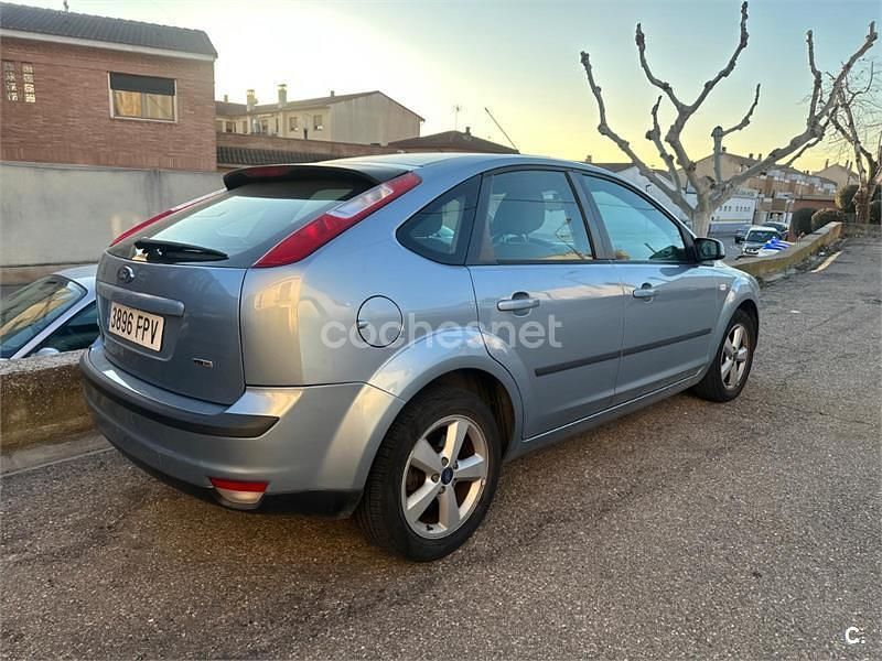 Usado Ford Focus Ambiente 90 CV (66 kW) 2007 Azul Berlina