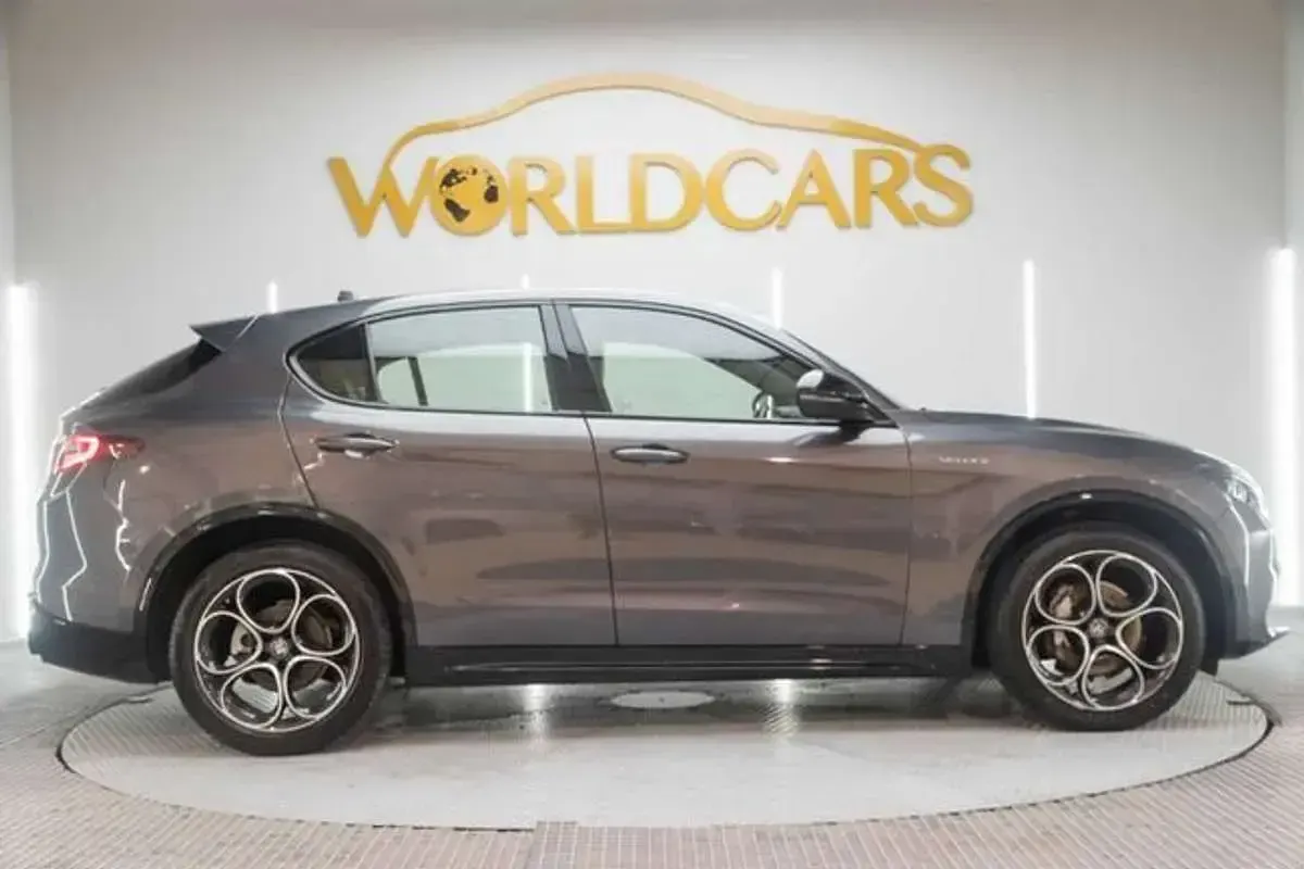Usado Alfa Romeo Stelvio Veloce 209 CV (153 kW) 2023 Gris SUV
