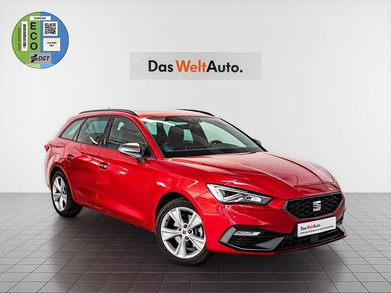 Usado Seat Leon FR 150 CV (110 kW) 2022 Rojo Familiar