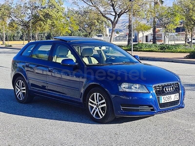 Usado Audi A3 Attraction 105 CV (77 kW) 2012 Azul Utilitario