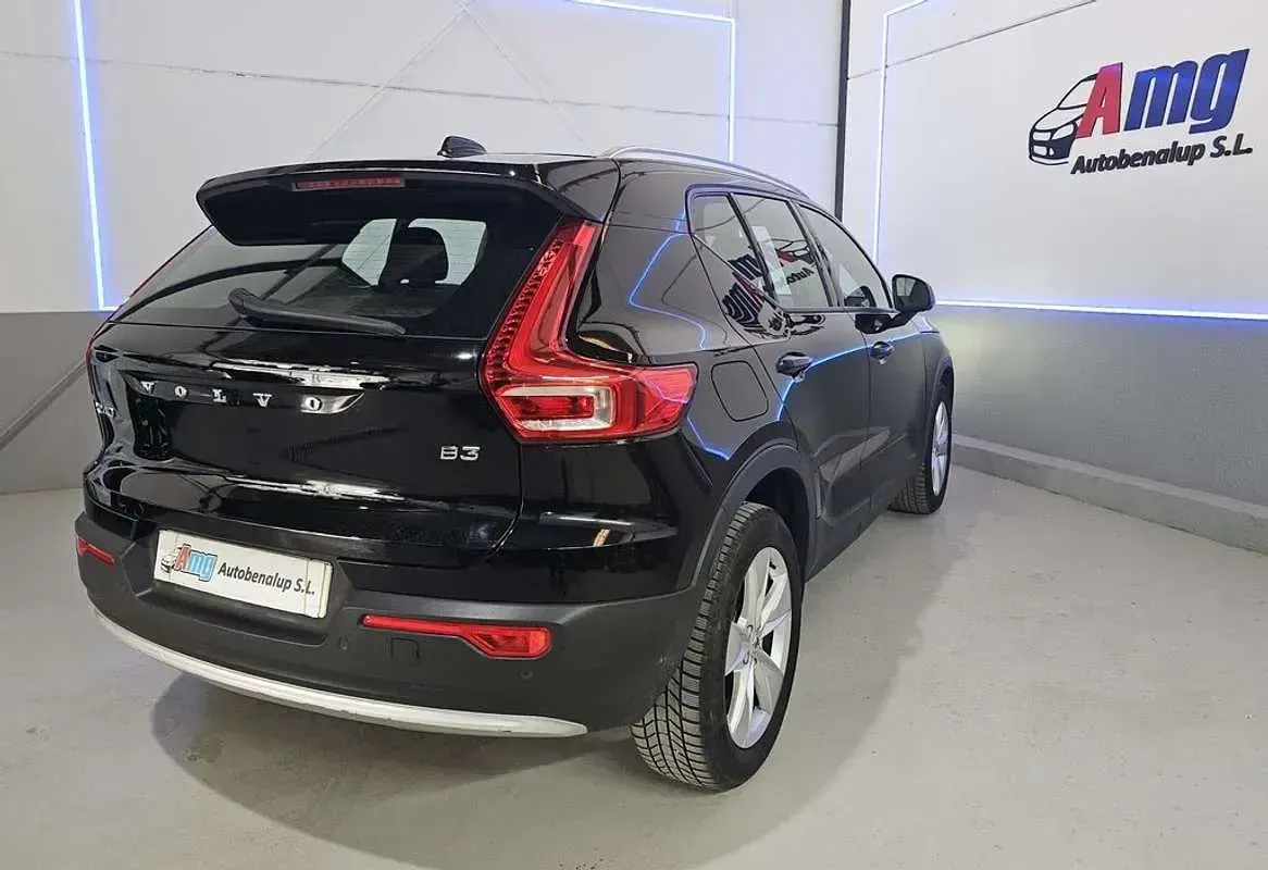 Usado Volvo XC40 Core 162 HP (119 kW) 2023 Branco SUV
