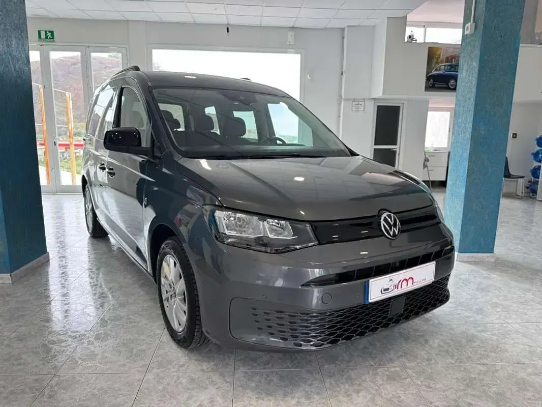 Usado VW Caddy Maxi 102 CV (75 kW) 2022 Gris Monovolumen