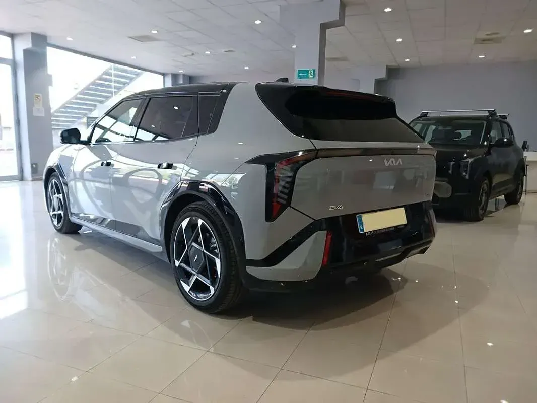 Usado Kia EV4 GT-Line 150 kW (204 CV) 2025 Gris Utilitario