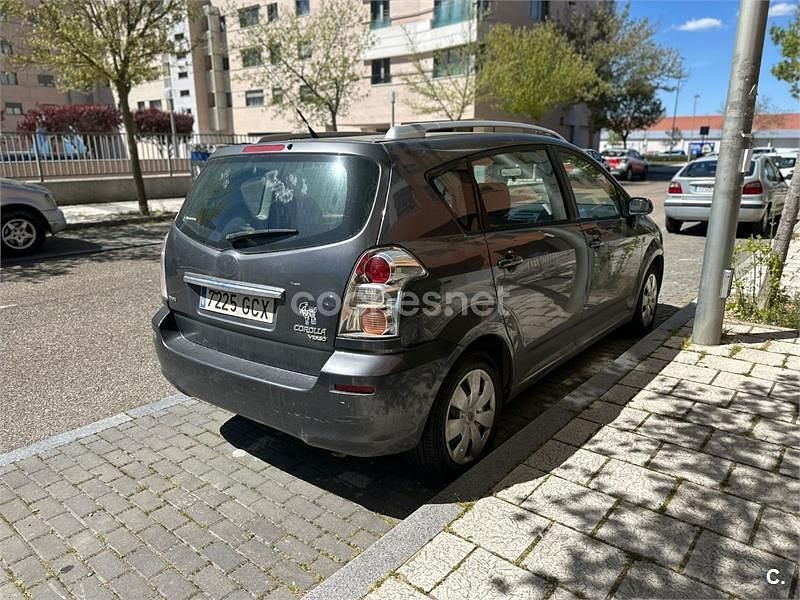 Usado Toyota Corolla Verso Sol 129 CV (94 kW) 2009 Gris / plata Monovolumen