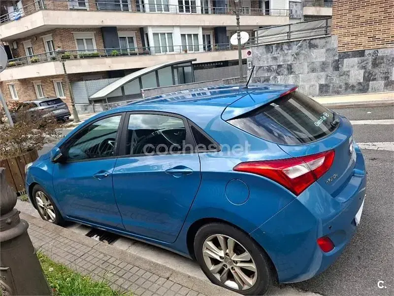 Usado Hyundai i30 110 CV (80 kW) 2012 Azul Berlina