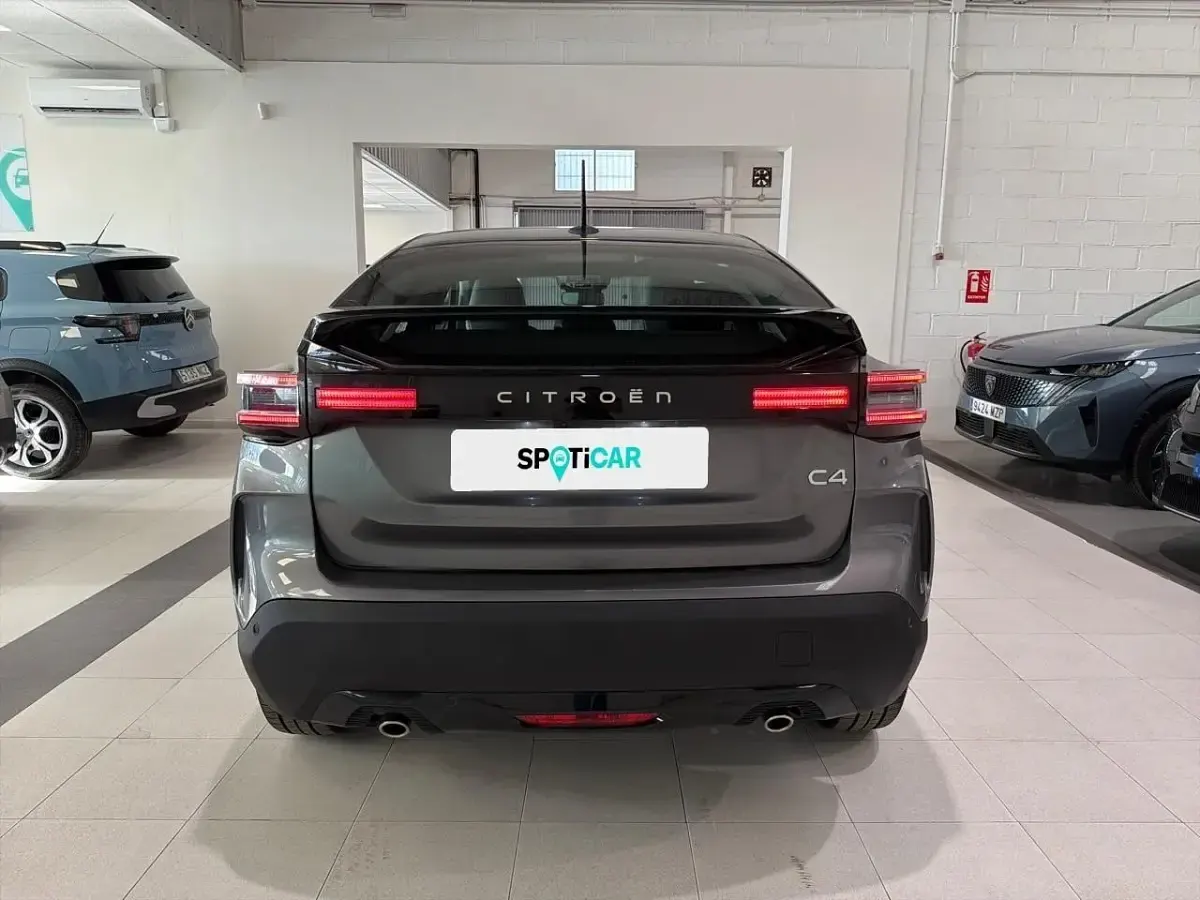 Usado Citroën C4 136 CV (100 kW) 2025 Gris SUV