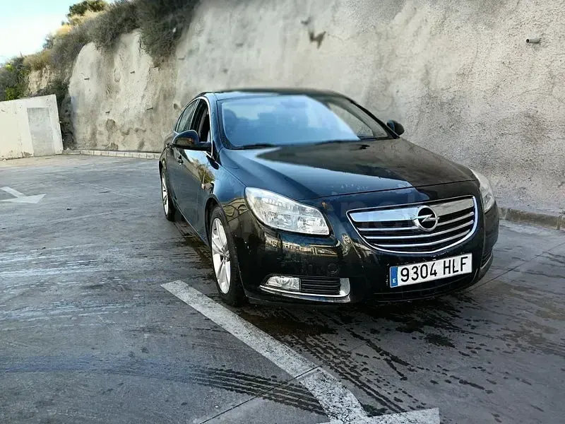 Usado Opel Insignia Sport 130 CV (95 kW) 2011 Negro Berlina