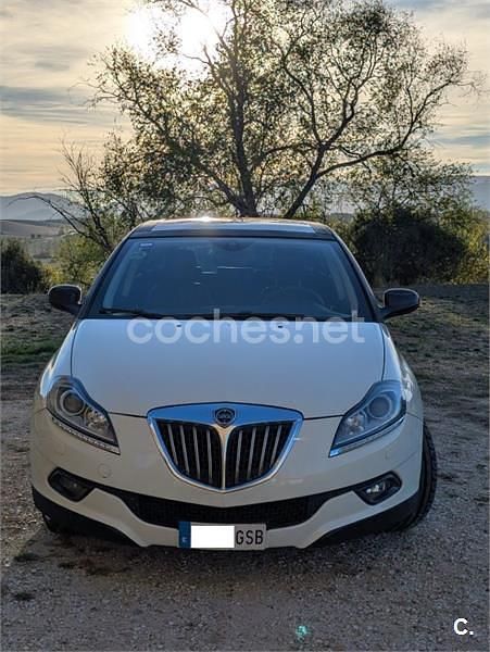 Beige Usado 2009 Lancia Delta Utilitario | 5400 € (Precio justo) - Imagen 1/4