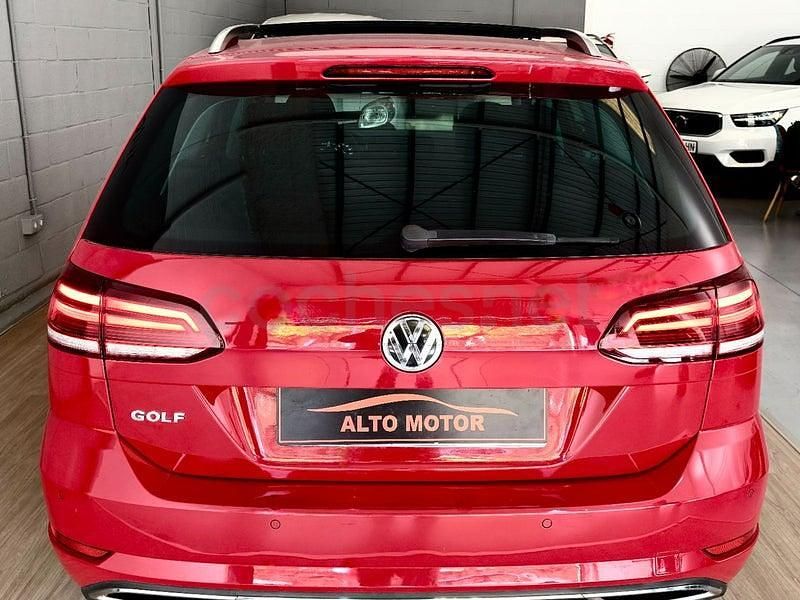 Usado VW Golf VII Sportline 115 CV (84 kW) 2018 Rojo Familiar