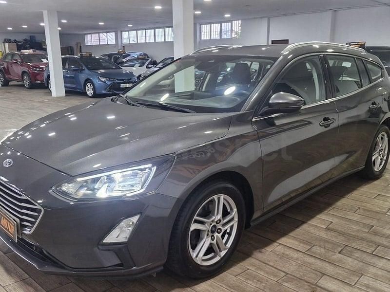 Usado Ford Focus Trend 120 CV (88 kW) 2021 Gris / plata Familiar